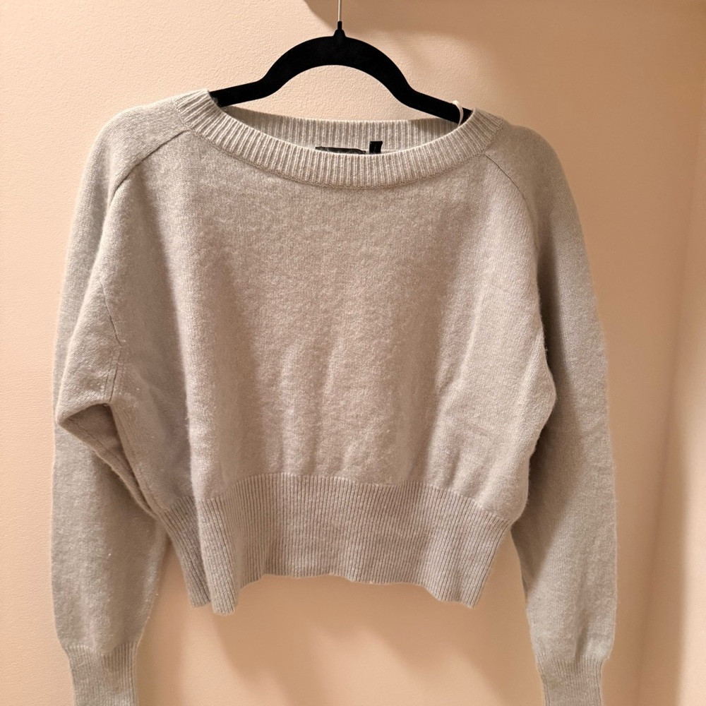 Theory 100% cashmere light blue cropped sweater